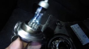 Замена лампы ближнего света на Поло седан