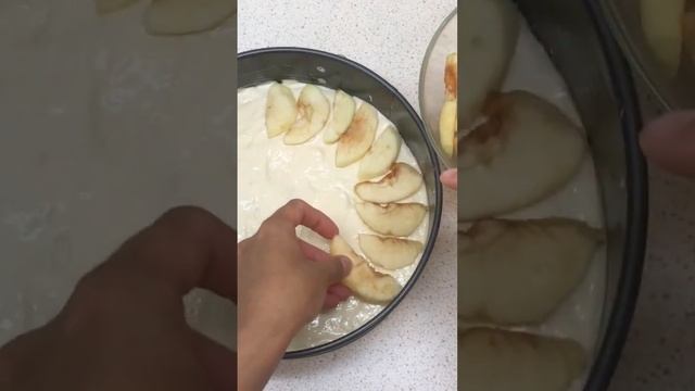 Шарлотка с яблоками - простой рецепт. смотреть онлайн