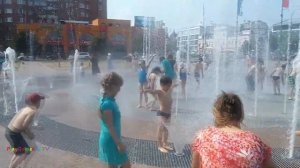 Город Ярославль плюс +35 по цельсию +95 °F Спасаемся от жары в фонтане