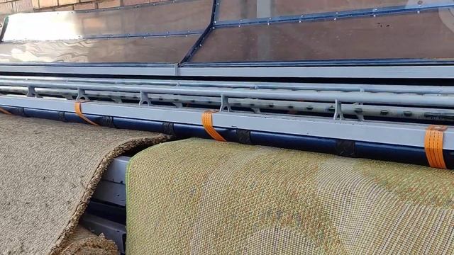 Выбивание пыли из ковров перед стиркой смотреть онлайн