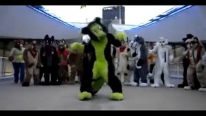 Классные танцы в костюмах животных