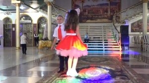 Детки здорово станцевали на свадьбе. Подарок молодоженам.