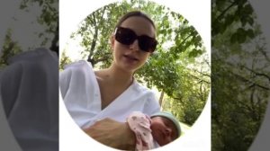 Александра Поснова показывает приёмы, как успокоить младенца?