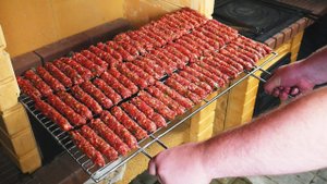 ЧЕВАПЧИЧИ НА МАНГАЛЕ. СЕРБСКИЕ КОЛБАСКИ. Это вам не люля-кебаб!