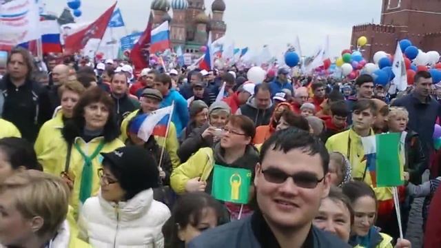 2015.05 Дружный коллектив школы №1268 на демонстрации 1 мая 2015 г. Ура! смотреть онлайн