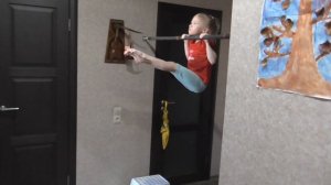 максимальное количество подтягиваний уголком девочки 5 лет - 10 раз