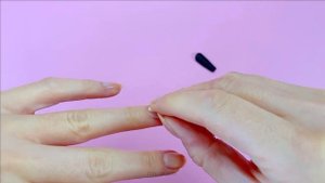 DIY - КАК СДЕЛАТЬ НАКЛАДНЫЕ НОГТИ ИЗ ЧЕРНОЙ ЛЕНТЫ ДОМА - БЕЗ КЛЕЯ ДЛЯ НОГТЕЙ!