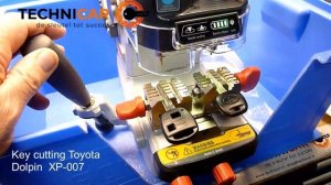 Xhorse Condor Dolphin XP-007 keycutting Toyota key