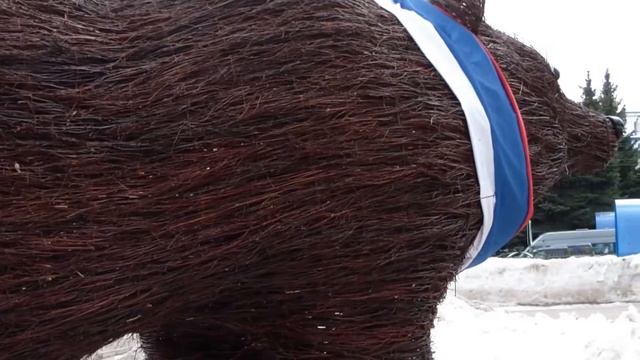 Фигура медведя из березовых веток. Bear. смотреть онлайн