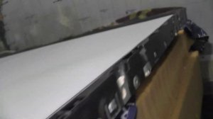 ПЫЛЬ ЗА ЭКРАНОМ ТЕЛЕВИЗОРА, БЕЛЫЙ ФОН СТАЛ ГРЯЗНО-СЕРЫМ