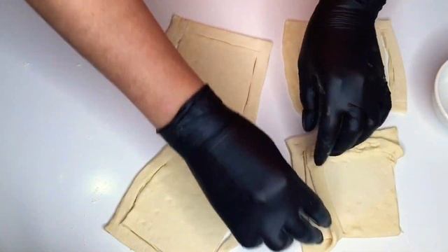 Мини пиццы из покупного слоенного теста