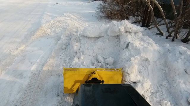 Немного повозил снег, немного покатался по сугробам. По буксовал. смотреть онлайн