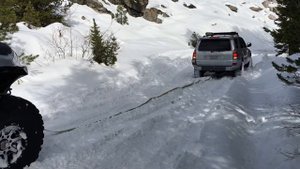 Покатухи по снегу в горах Калифорнии