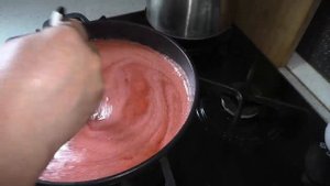 Клубничный джем с цитрусовой ноткой.