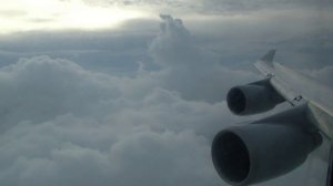 Lufthansa Boeing 747-430 landing in Sao Paulo Guarulhos during a thunderstorm