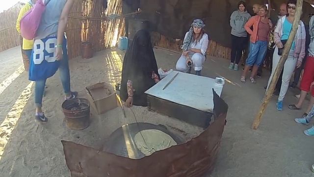 Лепешки. Поселение бедуинов. Хургада ( Египет ) смотреть онлайн