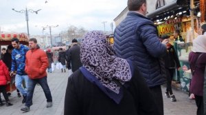 Я СЛУШАЮ СТАМБУЛ - İSTANBUL'U DİNLİYORUM, GÖZLERİM KAPALI (с русским переводом)