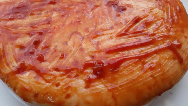 Пицца с ананасами и маринованными грибами