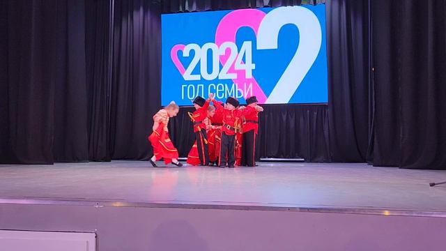 Танец "Семья" смотреть онлайн