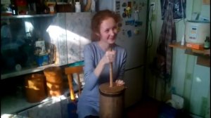 Как изготовить сливочное масло в старинной маслобойке.