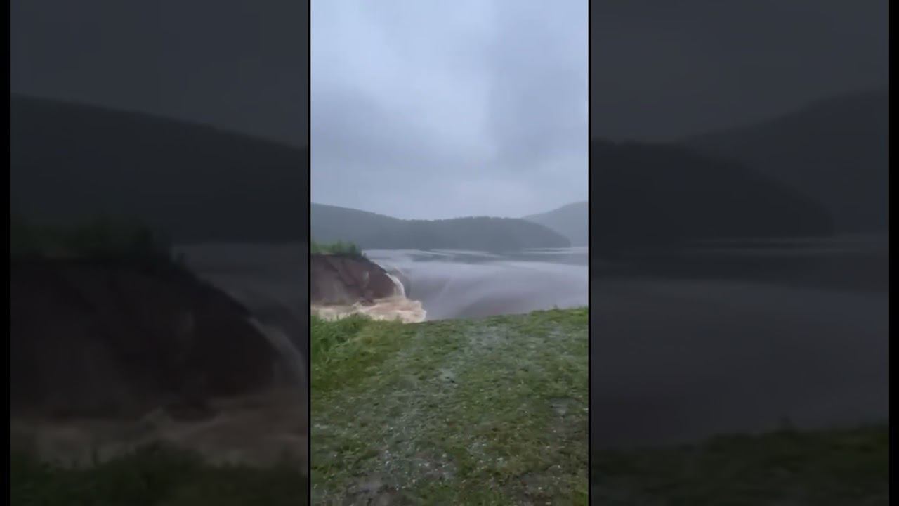 Просто жесть. Прорыв дамбы на киалимском водохранилище смотреть онлайн