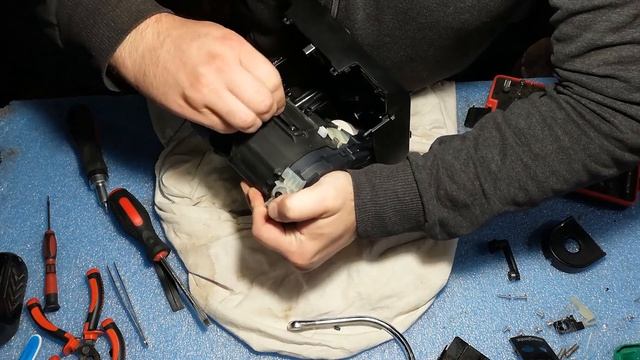 NESPRESSO PIXIE - Step by step clean and disassemble guide XN304 / EN124 смотреть онлайн