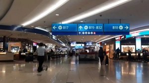 Dubai airport terminal 3 walk tour going to connecting gate|one of the busiest airport in the world