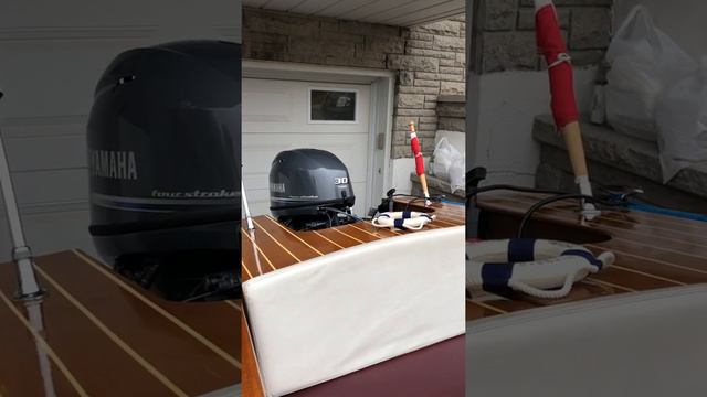 Yamaha F30 on Vintage wooden boat смотреть онлайн