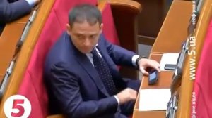 Близкие контакты третьей степени. Депутату хорошо.