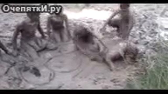 Детишки играют в грязи смотреть онлайн