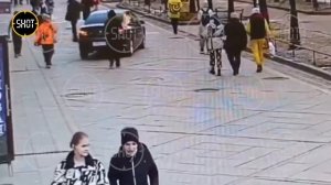 Пешеход стукнул машину автохама и был отправлен в нокдаун