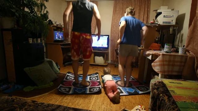 Серые будни с танцевальным ковриком 4 Испанская смотреть онлайн