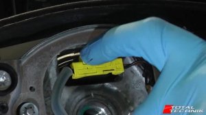 How to Remove Steering Wheel  - Audi A4 S4  - B6 B7 - 2001-2008 - TOTAL TECHNIK