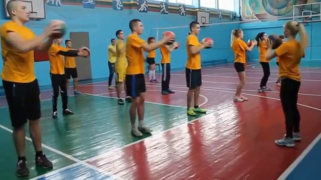Фізична культура. Комплекс ЗРВ з м'ячем
