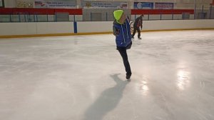 Дуги назад по кругу. Мастер класс от толстого! )))) Фигурное катание.