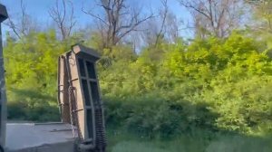 Едешь так по улице, никого не трогаешь, а тут раз - танк......