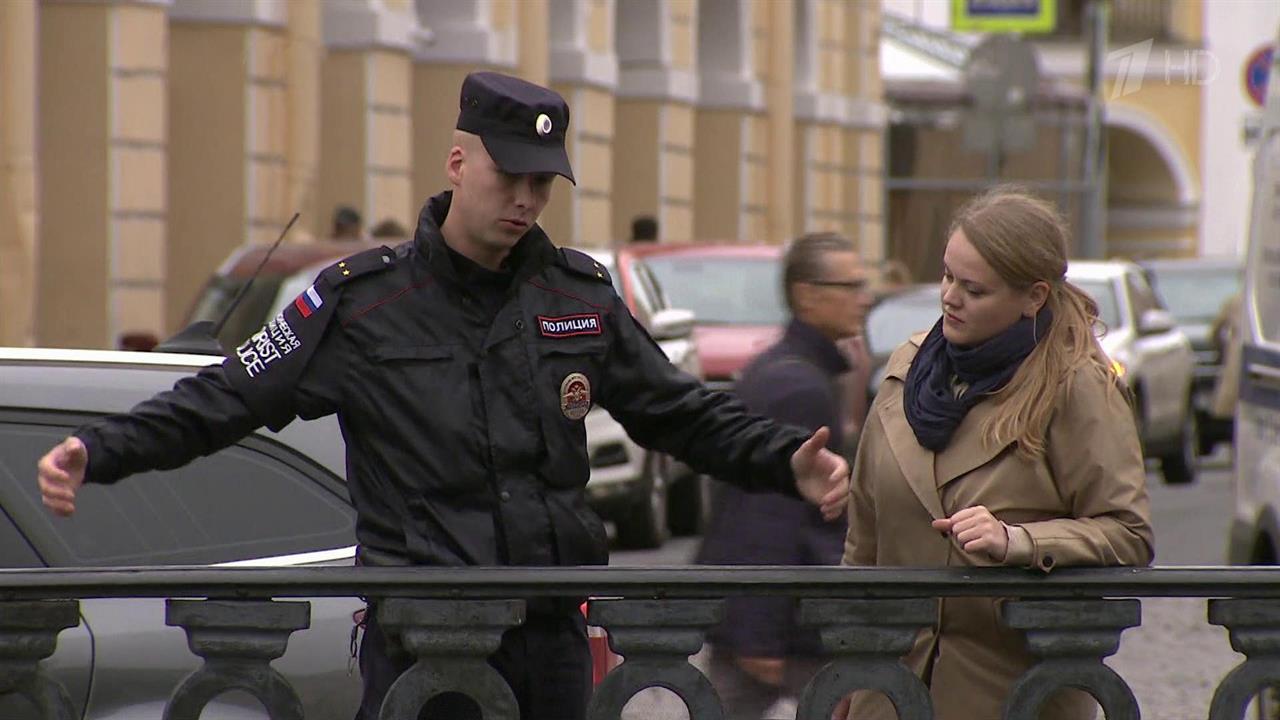 Люди в полиции. Дмитрий Зайцев полицейский Санкт-Петербург. Фильм на первом канале правильный полицейский. Фильм про полицейского из Питера. Зайчиков Дмитрий полиция.