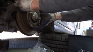 Заміна задніх гальмівних колодок і дисків на прикладі Volvo V40 / S40