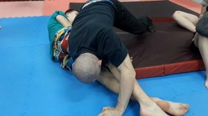 защита, уход, контратака от болевого на руку