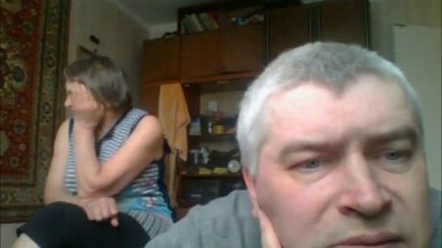Скандальное видео скандал — Бабушка скандалит с мужиком в комнате