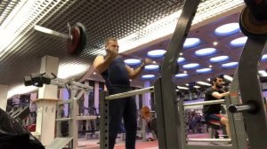 Подъем штанги на бицепс, 50 кг