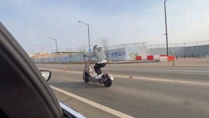 Electric Scooter WEPED Sonic vs BMW M850i Race