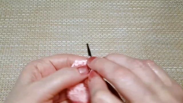 Красиво смотрятся из секционной пряжи. Я связала подставку и прихватки.