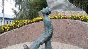Удивительный памятник Циолковскому в Боровске, Калужская область