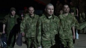 В Москву прилетели 75 российских военных, которых освободили из украинского плена