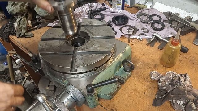 Купил поворотный стол ф250 - 1968 года!\ Как разобрать поворотный стол \ Что внутри стола? смотреть онлайн