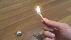 Эксперимент с фольгой магнитом и спичками. эксперименты в домашних условиях