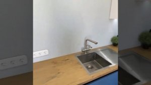 встроенная УГЛОВАЯ КУХНЯ без одного ряда верхних фасадов с профилем Gola