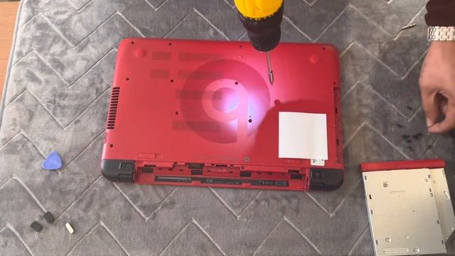 HP 15” Beats Studio Laptop Disassembly and Hard Drive Removal смотреть онлайн