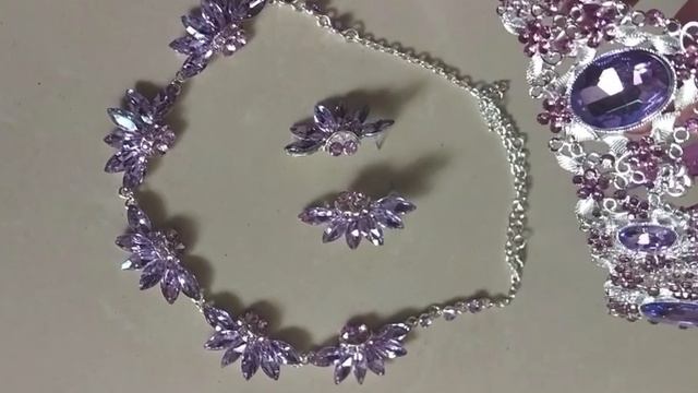 Комплект украшений из ожерелья, серёг и короны